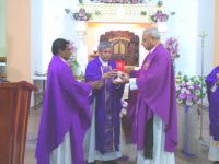 Symbolic handover of the Parish, L to R, Rev Fr Manuel Asir, Rev Fr Anthony Mariyan and Rev Fr P J Jebaratnam.